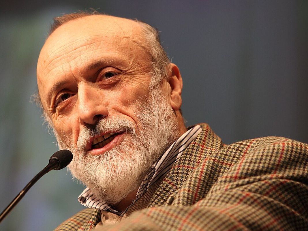 Addio a Carlo Petrini, fondatore di Slow Food, aveva 76 anni Carlo Petrini