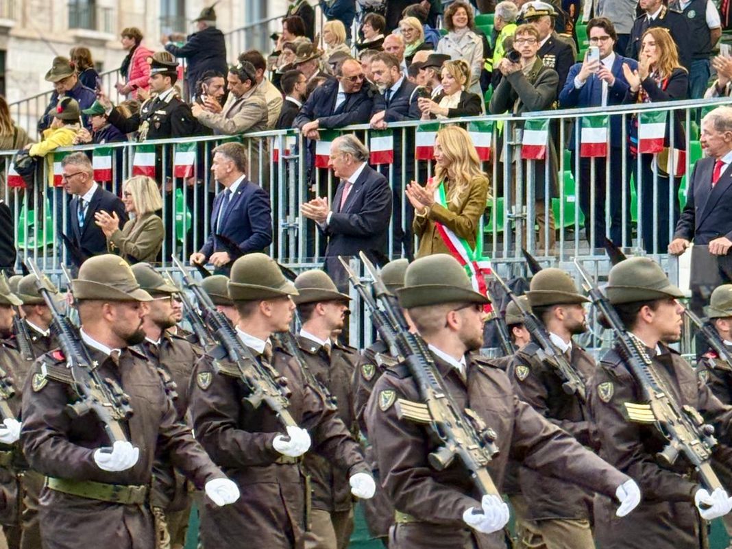 Alpini a Genova, il saluto della sindaca Salis alla 97esima Adunata Nazionale alpini a genova, sfilata