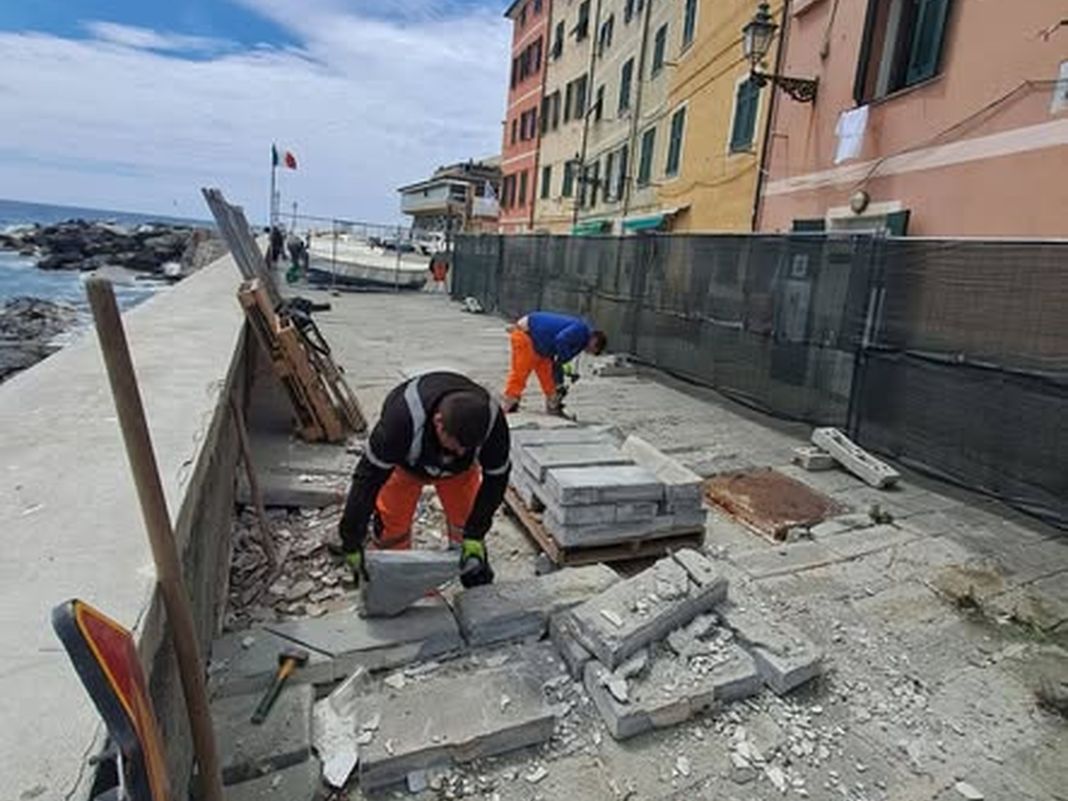 Boccadasse, iniziati i lavori per ripristinare la pavimentazione danneggiata Boccadasse lavori pavimentazione