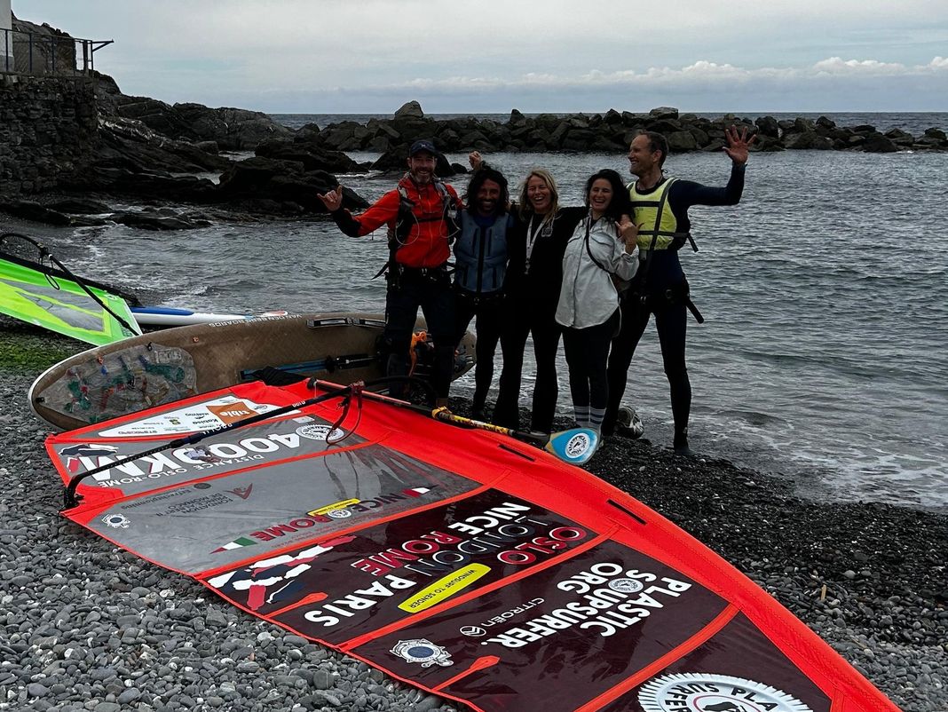 Genova, a Priaruggia Merijn Tinga, l’eco-avventuriero che gira il mondo in wind surf Merijin Tinga Priaruggia genova