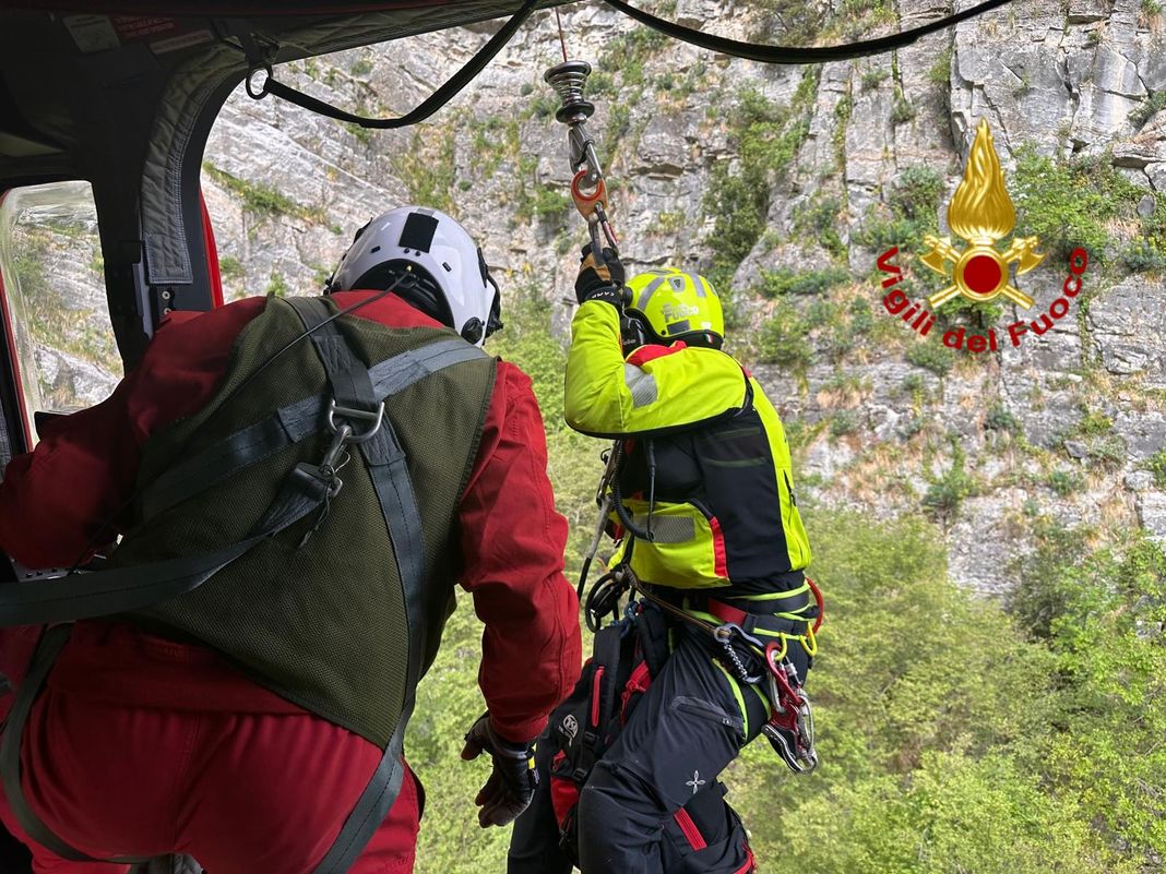 vigili fuoco elicottero rocciatori