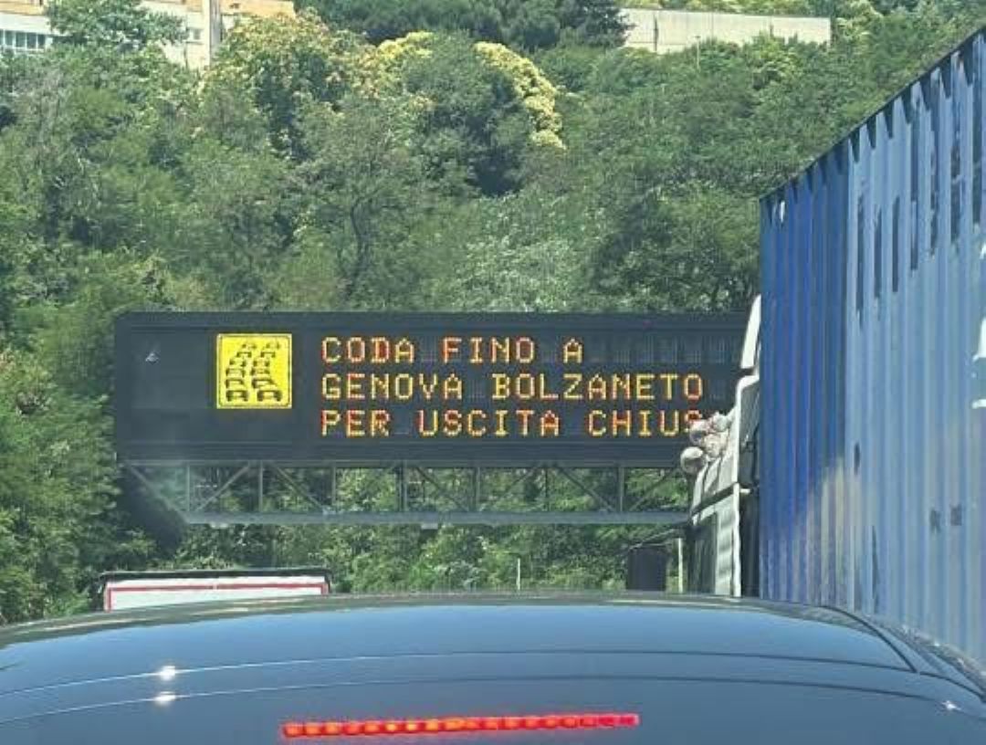 Autostrade, chiuso il casello di Bolzaneto: traffico in tilt sull’A7 Coda A7