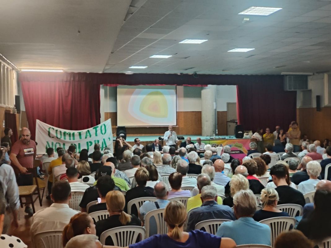 Prà, assemblea affollata per il futuro del Ponente, assenti eccellenti comitati ponente assemblea prà
