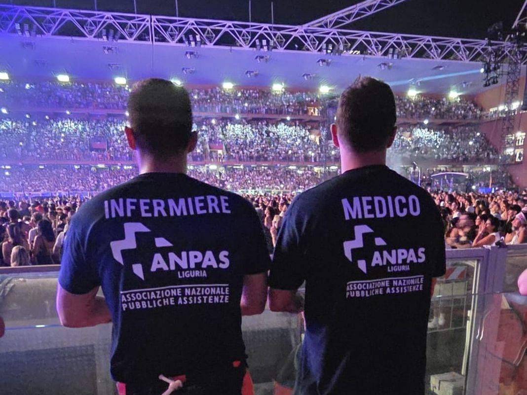 Concerto di Olly a Genova, sette persone in ospedale, oltre 220 interventi sanitari concerto olly anpas