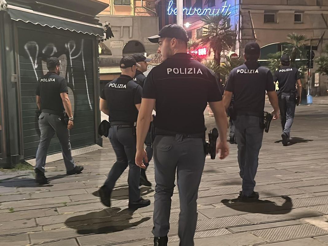 Genova, ancora controlli straordinari a Brignole, Vigne e Maddalena polizia controlli centro genova
