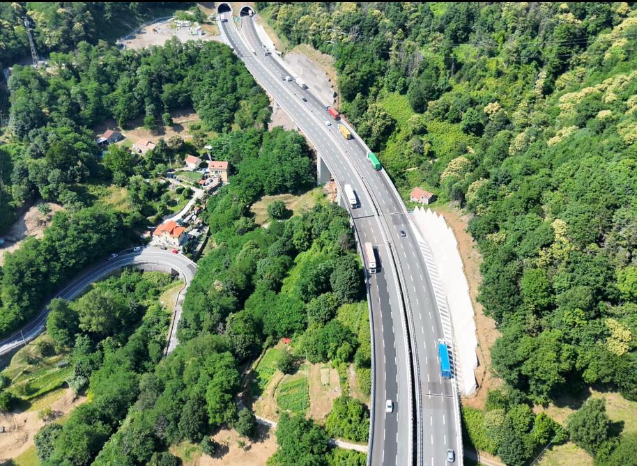 Autostrade, l’A26 torna a tre corsie per l’estate dopo sette anni A26 tre corsie