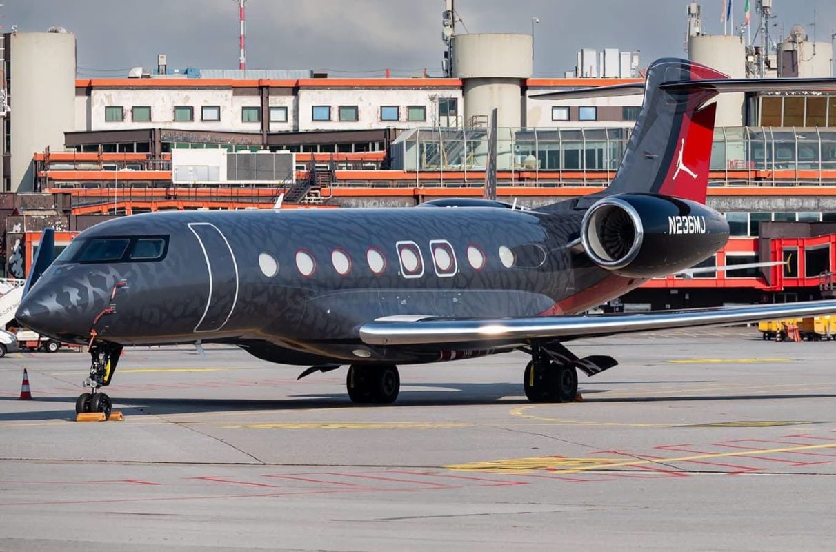 Genova, sorpresa all’Aeroporto: spunta l’aereo privato di Micheal Jordan Aeroporto Genova aereo Micheal Jordan