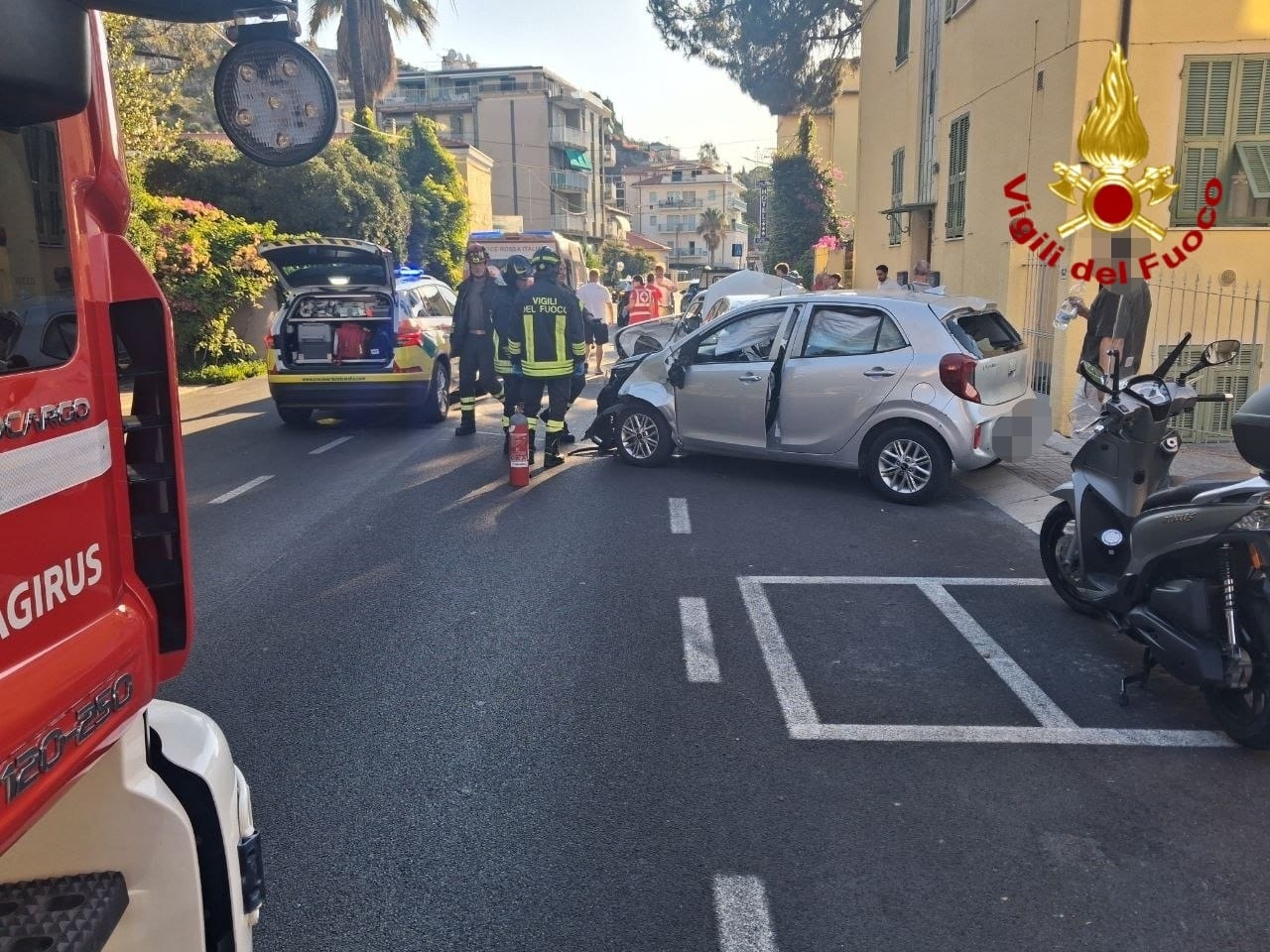 Bordighera, paura questa mattina per auto ribaltata in via Arziglia bordighera incidente 5 luglio 2026