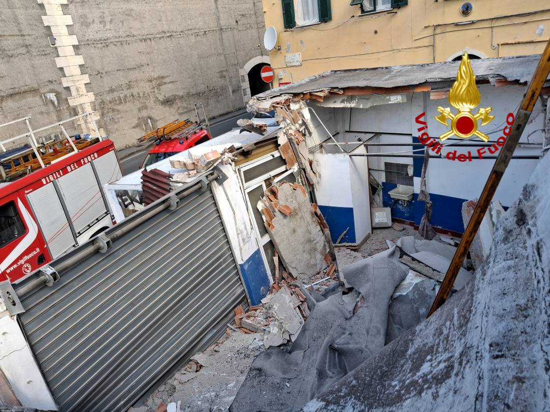 Genova, crolla la soletta di un magazzino a Rivarolo: accertamenti in corso crollo soletta Rivarolo