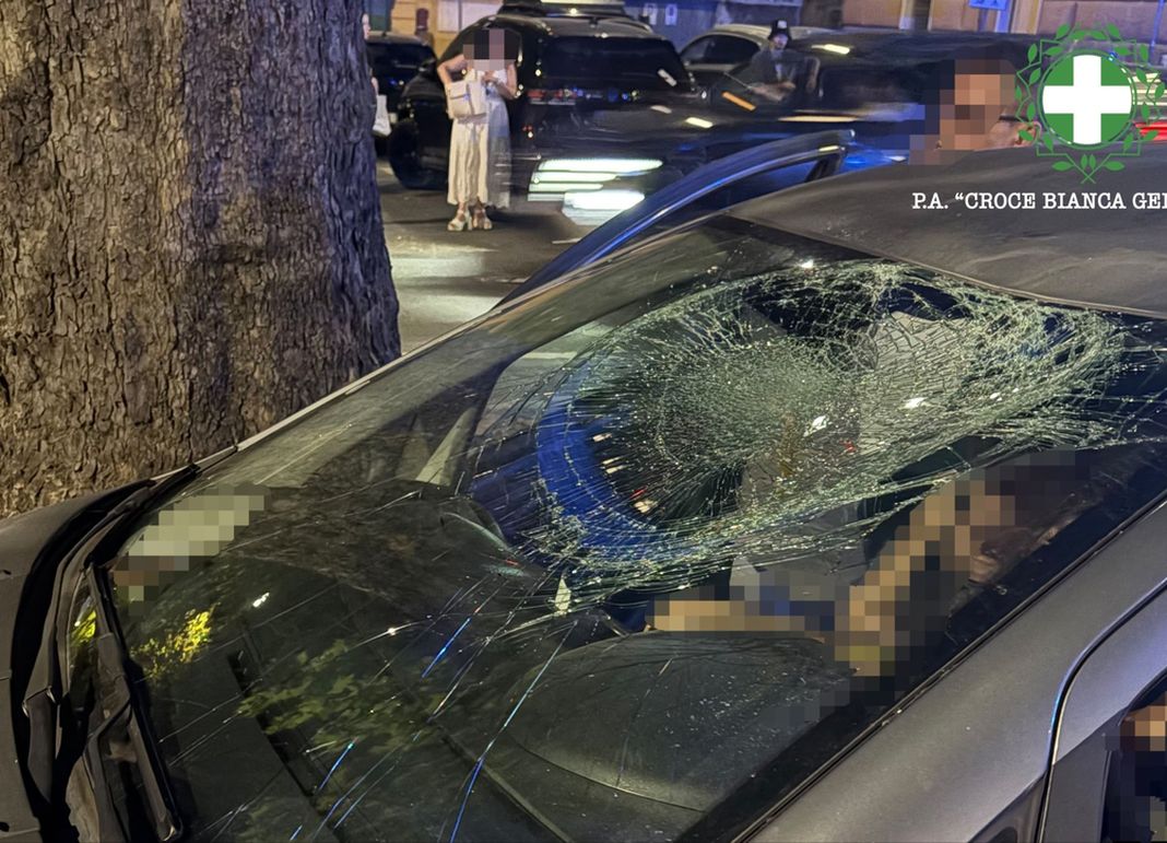 Genova, frontale tra auto e bicicletta elettrica alla Foce foce incidente 18 luglio 2026
