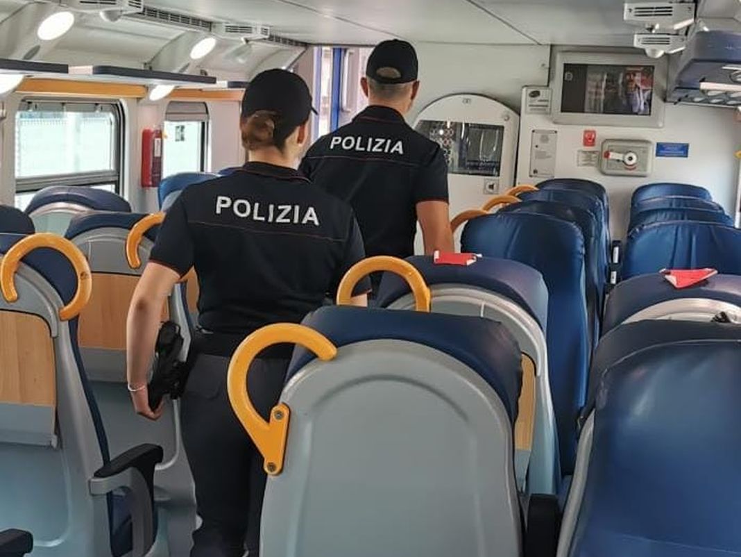 Genova, musicista derubata sul treno recupera la viola con la polizia ferroviaria polizia ferroviaria treno