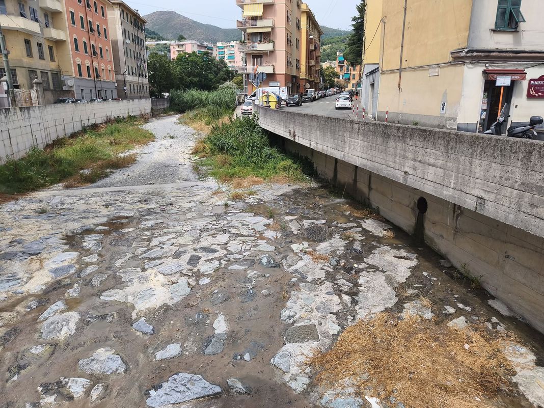 Pra’, liquami maleodoranti nel Rio San Pietro Pra' torrente rio san pietro liquami